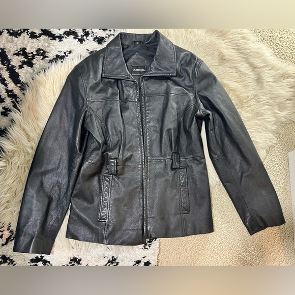 OUTBROOK Genuine Leather Jacket, women size Medium.  Good used condition - Picture 3 of 6